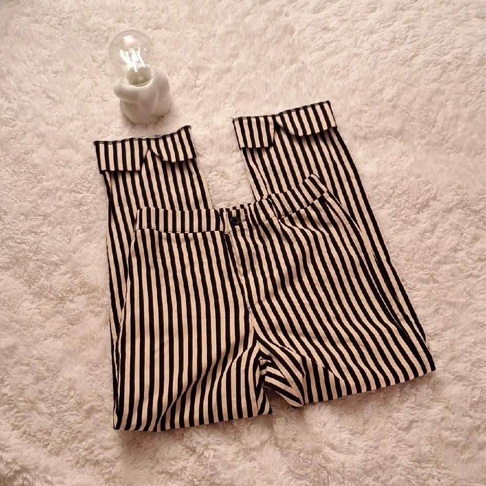 Brandy Melville Black and Cream Striped Shorts - Picture 2 of 10